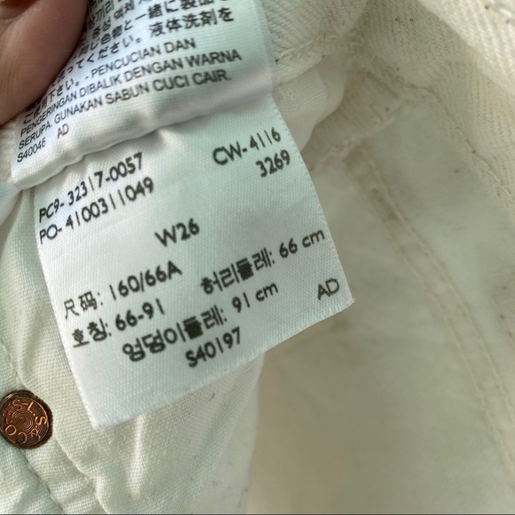 Levi’s 501 White Denim Jean Shorts - Picture 9 of 9